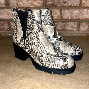 NEW Platform Lug Boots 7
